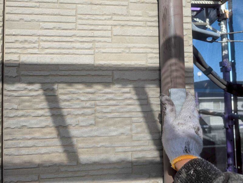 福岡県古賀市花見東のY様邸で外壁のひび割れや屋根の色あせを整え、建物全体をきれいに仕上げる塗装工事を行いました。2026年2月9日着工です。【HPより】