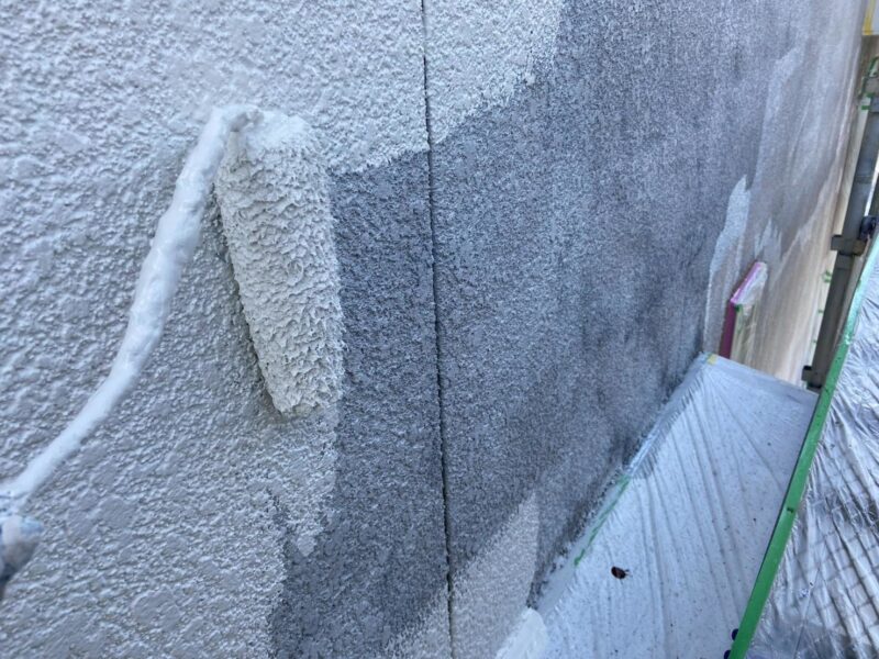 福岡県福岡市東区香椎駅東のS様邸で苔や汚れが付着している屋根とひび割れや汚れが見られる外壁を保護する塗装工事を行いました。2026年3月25日完成です。【HPより】