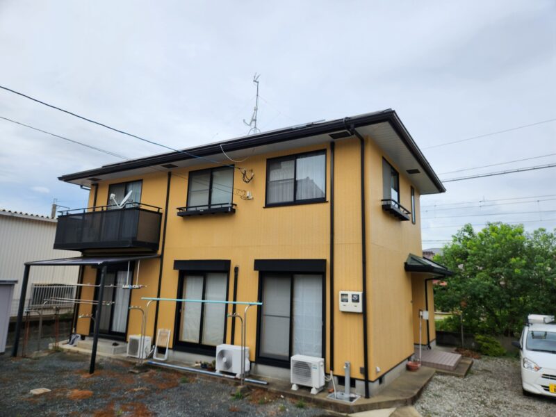 福岡県糟屋郡篠栗町のM様邸で屋根の色あせや苔が発生している屋根と錆びが出ている付帯部を塗装で保護する工事を行いました。2026年2月19日完成です。【HPより】