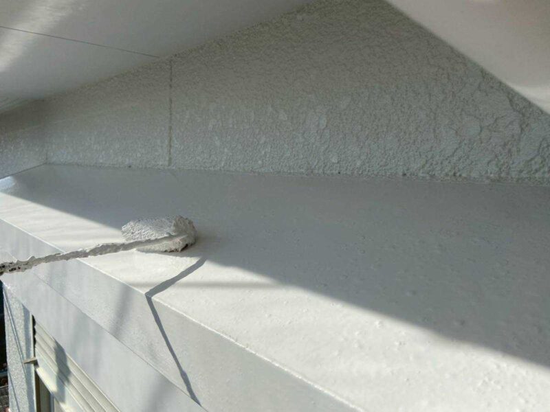 福岡県福岡市東区香椎駅東のS様邸で苔や汚れが付着している屋根とひび割れや汚れが見られる外壁を保護する塗装工事を行いました。2026年3月25日完成です。【HPより】