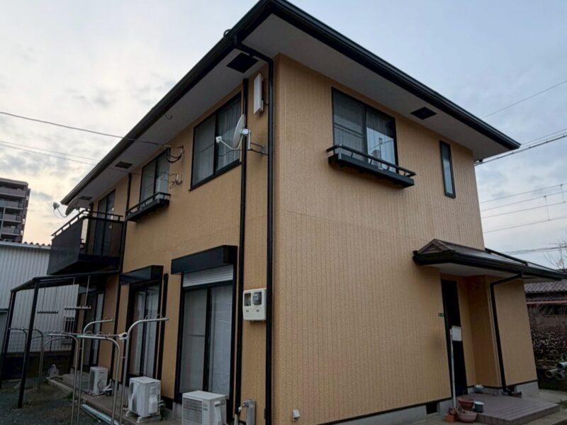 福岡県糟屋郡篠栗町のM様邸で屋根の色あせや苔が発生している屋根と錆びが出ている付帯部を塗装で保護する工事を行いました。2026年2月19日完成です。【HPより】