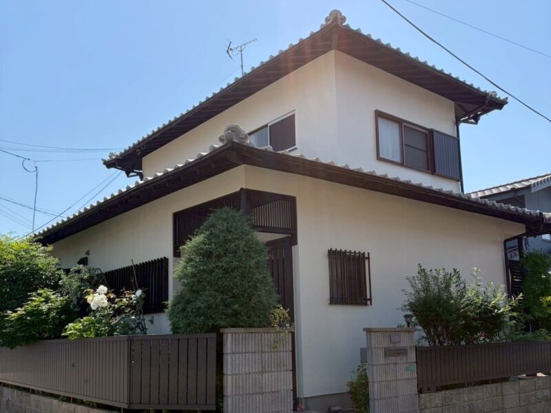 福岡県福岡市東区土井のK様邸で外壁の汚れと塗膜の傷みを整え落ち着いた風合いを長く保つ外壁塗装工事を行っています。2026年4月24日着工です。【HPより】