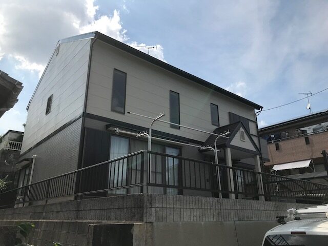 外壁塗装は吹き付けでもできる？手塗りとの違いと施工方法の考え方