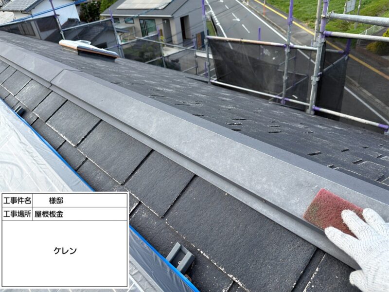 福岡県朝倉郡筑前町下高場のH様邸で外壁のチョーキング現象と屋根の塗膜劣化を改善する塗装工事を行っています。2026年4月15日着工です。【HPより】