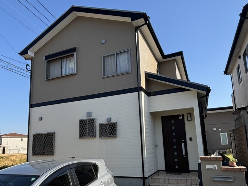 福岡県朝倉郡筑前町二のM様邸で外壁のチョーキング現象と屋根の劣化を改善する塗装・シーガード工事を行いました。2026年5月17日完成です。【HPより】