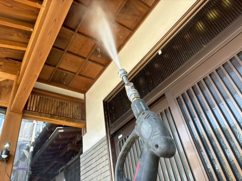 福岡県福岡市東区和白東のK様邸で色落ちした木部と防水性が低下した外壁を整え和の風合いを生かす塗装工事を行いました。2026年4月18日完成です。【HPより】