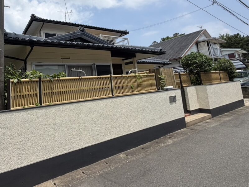 福岡県小郡市小郡のK様邸でエスケー化研「プレミアムシリコン」を使用し、外壁の色あせと屋根の塗膜劣化を改善する塗装工事を行いました。2026年6月24日完成です。【HPより】