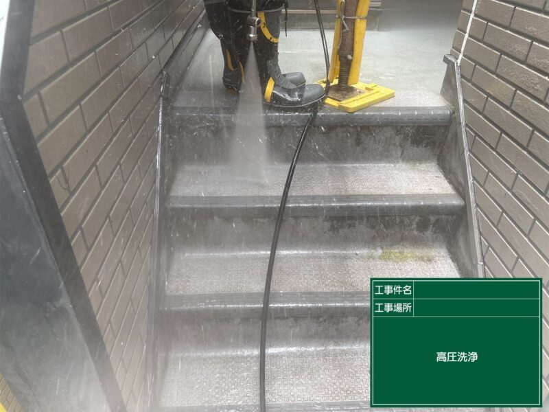 福岡県福岡市西区姪の浜のWアパート様で外壁の色あせと屋根の塗膜劣化を改善する塗装工事を行っています。2026年6月4日着工です。【HPより】