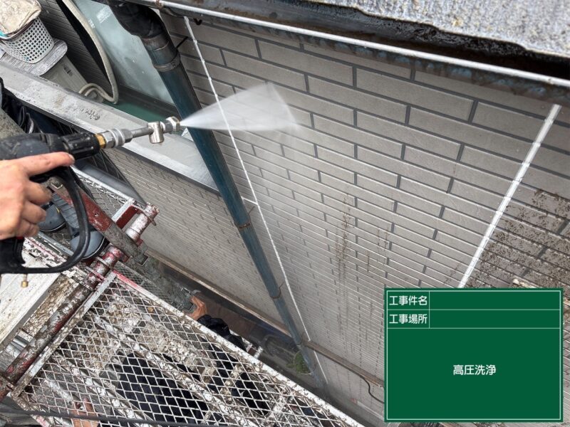福岡県福岡市西区姪の浜のWアパート様で外壁の色あせと屋根の塗膜劣化を改善する塗装工事を行っています。2026年6月4日着工です。【HPより】