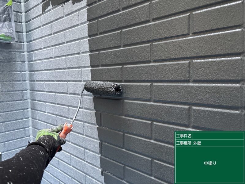 福岡県福岡市西区姪の浜のWアパート様で外壁の色あせと屋根の塗膜劣化を改善する塗装工事を行っています。2026年6月4日着工です。【HPより】