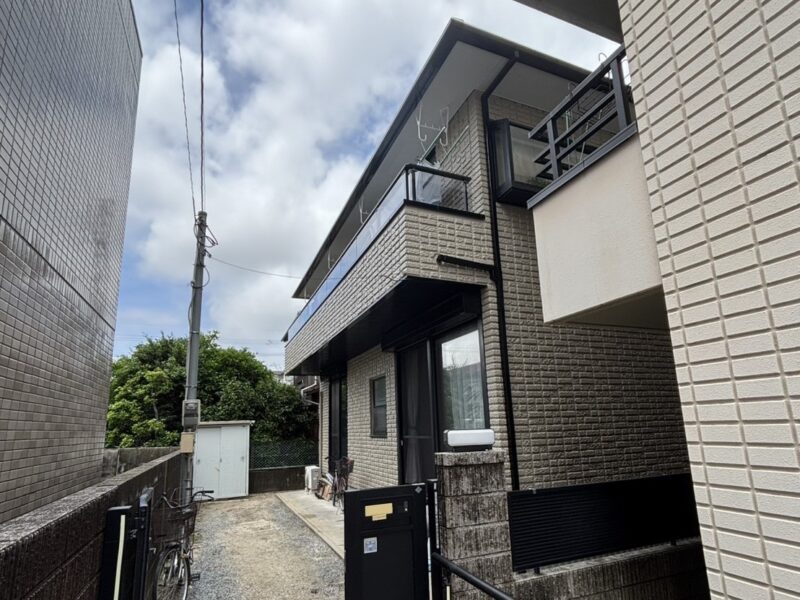福岡県福岡市早良区弥生のK様邸で外壁の色あせと屋根の塗膜劣化を改善する塗装工事を行いました。2026年7月2日完成です。【HPより】