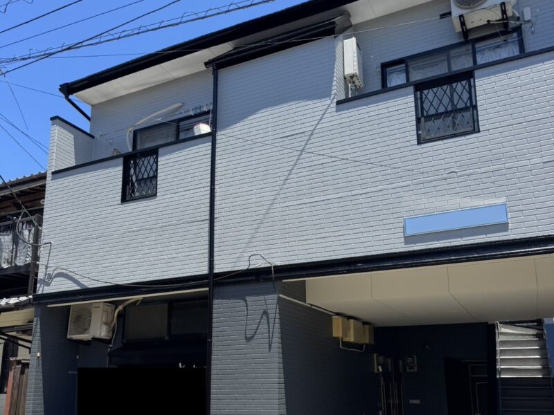 福岡県福岡市西区姪の浜のWアパート様で外壁の色あせと屋根の塗膜劣化を改善する塗装工事を行いました。2026年7月8日完成です。【HPより】