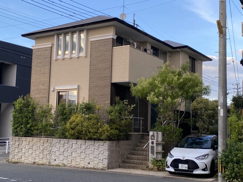 福岡県筑紫野市紫のK様邸で色あせや防水性の低下を改善する外壁・屋根塗装工事を行いました。2026年8月8日完成です。【HPより】