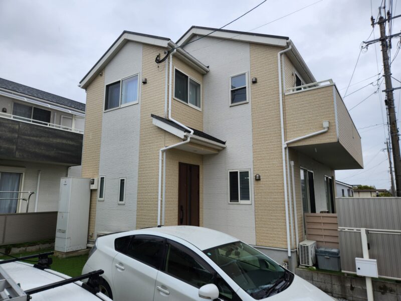 福岡県福岡市東区大岳のA様邸で汚れやコーキングの劣化を改善するひび割れ補修と防水塗料を使用した外壁塗装工事を行いました。2026年6月6日完成です。【HPより】