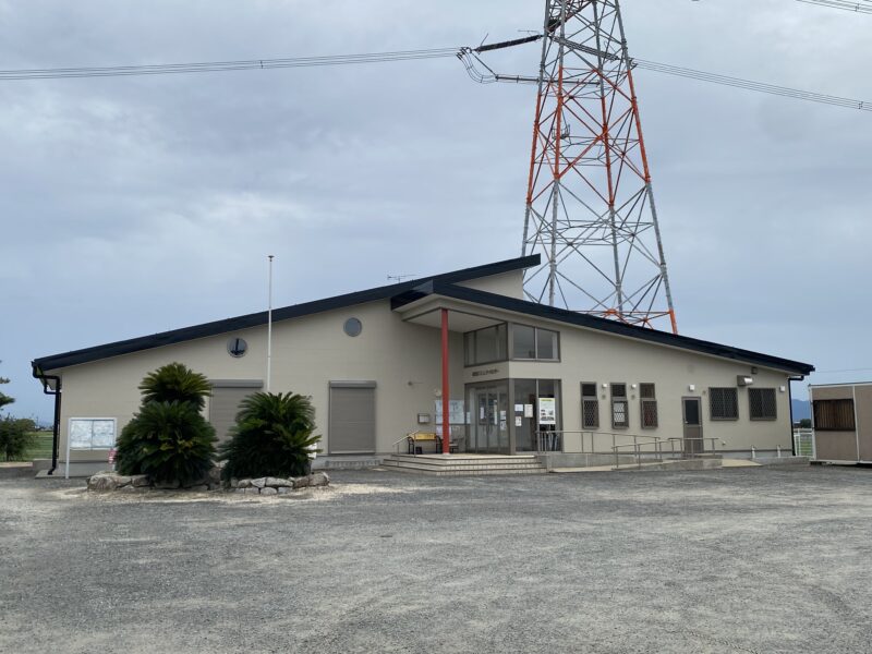 福岡県朝倉郡筑前町朝日の朝日西コミュニティセンター様でエスケー化研の「クリーンマイルドフッ素」を使用し、建物の防水性能を維持する外壁屋根塗装工事を行いました。2026年9月3日着工です。【HPより】
