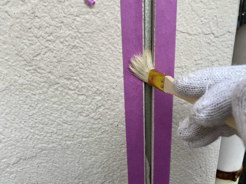 福岡県福岡市東区美和台のK様邸でヘアークラックと藻・カビを改善する外壁塗装、色あせと防水性低下を改善する屋根塗装工事を行いました。2026年8月12日完成です。【チラシより】
