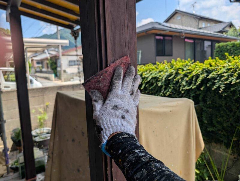 福岡県糟屋郡須恵町須恵のN様邸でKFケミカルの「スーパーウレアコート」を使用し、外壁のひび割れを改善する塗装と聚楽壁の変色を整える改修、屋根漆喰の剥がれを補修する打ち直し工事を行いました。2026年8月31完成です。【HPより】