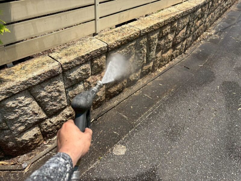 福岡県福岡市東区香椎台のH様邸で雨だれ汚れや目地の劣化を改善する外壁・屋根塗装工事を行いました。2026年8月10日完成です。【チラシより】