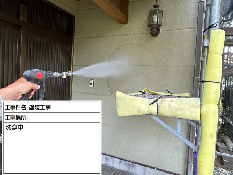 福岡県筑紫野市原田のM様邸でチョーキング現象を改善する外壁塗装工事を行っています。2026年8月10日着工です。【HPより】