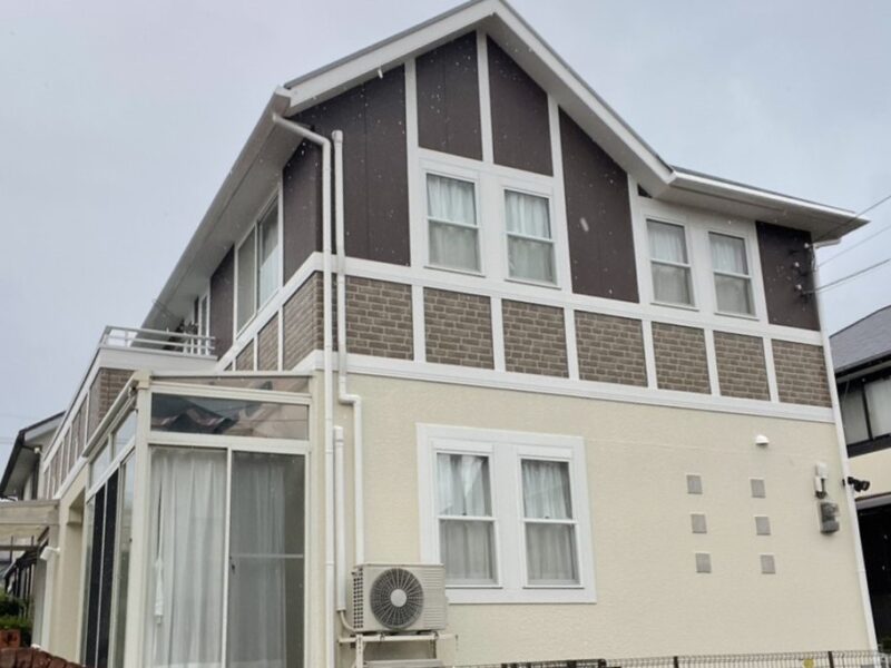 福岡県小郡市美鈴の杜のN様邸で築年数を目安に住まいを保護する外壁屋根塗装工事を行いました。2026年8月27日完成です。【HPより】