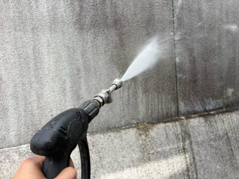 福岡県福岡市東区水谷のZ様邸でプレマテックスの「タテイル」を使用し、目地まわりの傷みに対応する外壁塗装工事を行いました。2026年8月31日完成です。【HPより】