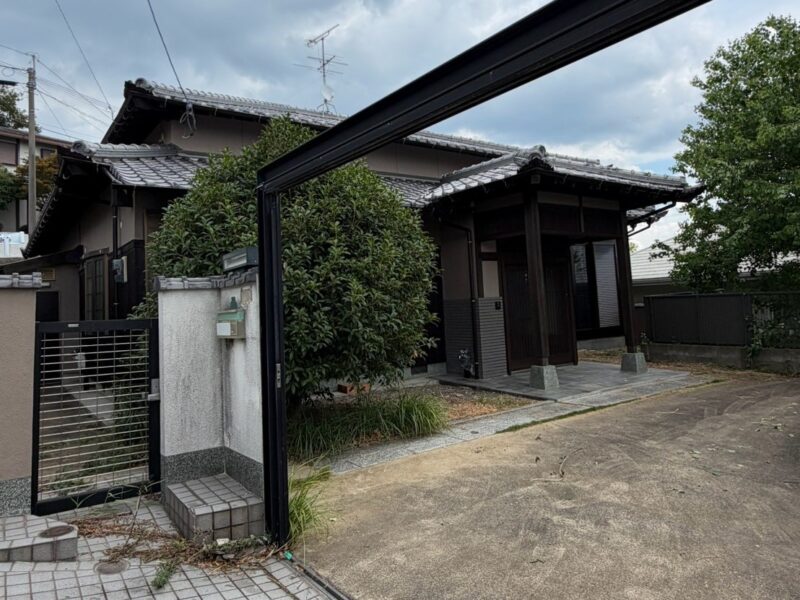 福岡県福岡市東区水谷のZ様邸でプレマテックスの「タテイル」を使用し、目地まわりの傷みに対応する外壁塗装工事を行いました。2026年8月31日完成です。【HPより】