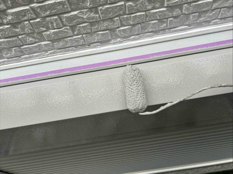 福岡県福岡市東区西戸崎のS様邸でスズカファインの「ビーズコートF」を使用し、外壁の苔やコーキングの傷みと屋根の色あせを整える塗装工事を行いました。2026年9月22日完成です。【HPより】