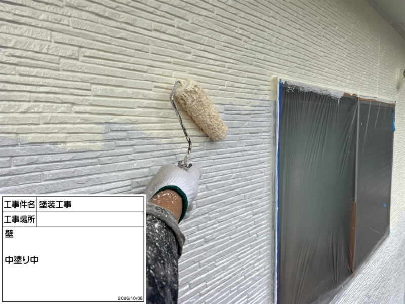 福岡県太宰府市石坂のU様邸で外壁の色あせと屋根の傷みをきれいに整える塗装工事を行っています。2026年9月28日着工です。【ご来店より】