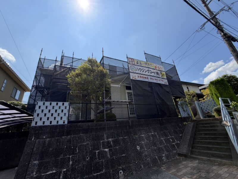 福岡県小郡市希みが丘のO様邸で外壁の色あせと屋根の色の変化をきれいに整える塗装工事を行っています。2026年9月1日着工です。【HPより】