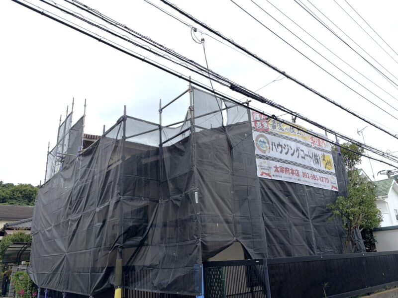 福岡県筑紫野市原のH様邸で外壁の色あせと屋根の色の変化をきれいに整える塗装工事を行っています。2026年9月5日着工です。【チラシより】