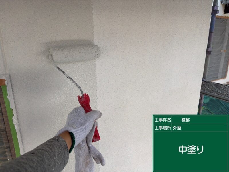 福岡県筑紫野市美しが丘南のM様邸で日本ペイントの「グランセラトップ」を使用し、塗膜の防水性能を整える外壁塗装工事を行いました。2026年9月2日完成です。【HPより】
