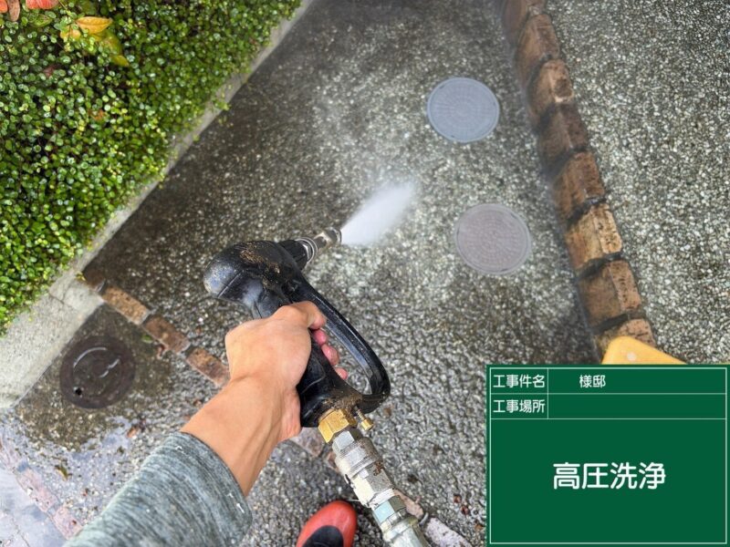福岡県福岡市早良区次郎丸のU様邸で外壁の汚れと屋根の傷みに対応する塗装とカバー工事を行っています。2026年9月14日着工です。【HPより】