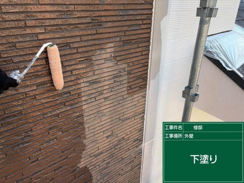 福岡県太宰府市石坂のU様邸で外壁の色あせと屋根の傷みをきれいに整える塗装工事を行っています。2026年9月28日着工です。【ご来店より】