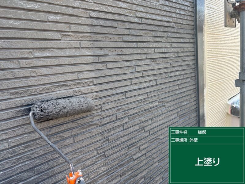 福岡県太宰府市石坂のU様邸で外壁の色あせと屋根の傷みをきれいに整える塗装工事を行っています。2026年9月28日着工です。【ご来店より】