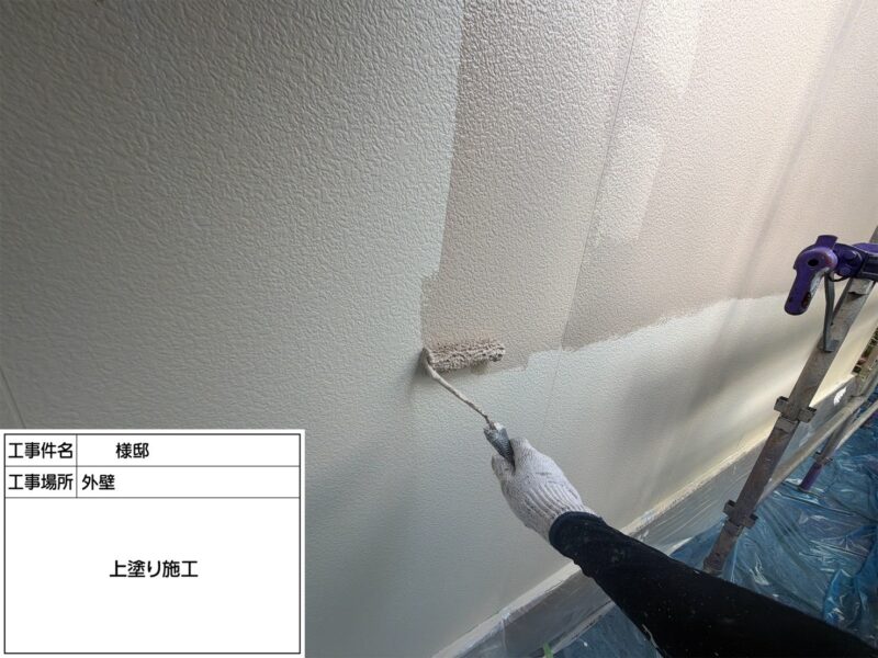 福岡県太宰府市青山のK様邸で外壁の汚れと屋根の傷みを整える塗装と一部Cガード工事を行っています。2026年9月24日着工です。【チラシより】