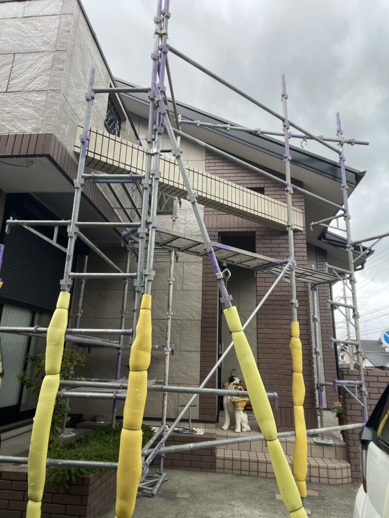 福岡県太宰府市梅香苑のM様邸で雨水の影響が気になる箇所を整える防水工事を行っています。2026年9月9日着工です。【HPより】