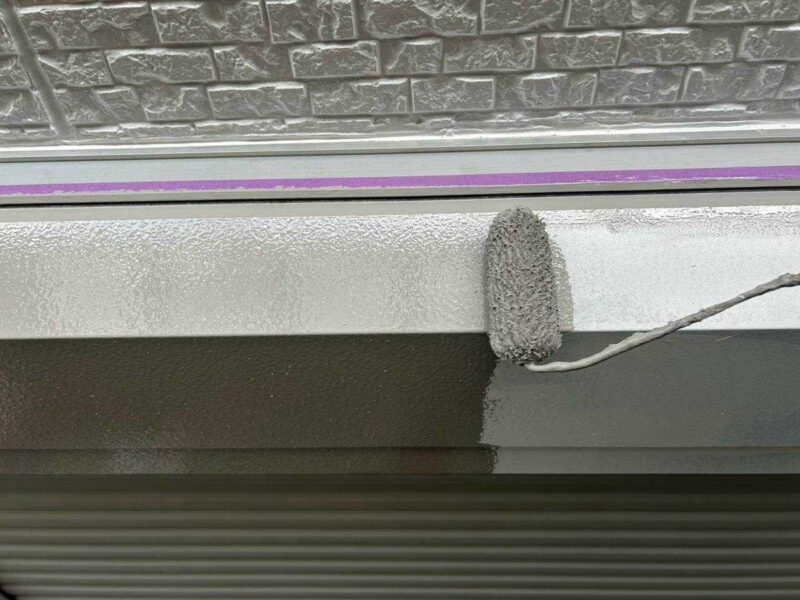 福岡県福岡市東区西戸崎のS様邸でスズカファインの「ビーズコートF」を使用し、外壁の苔やコーキングの傷みと屋根の色あせを整える塗装工事を行いました。2026年9月22日完成です。【HPより】