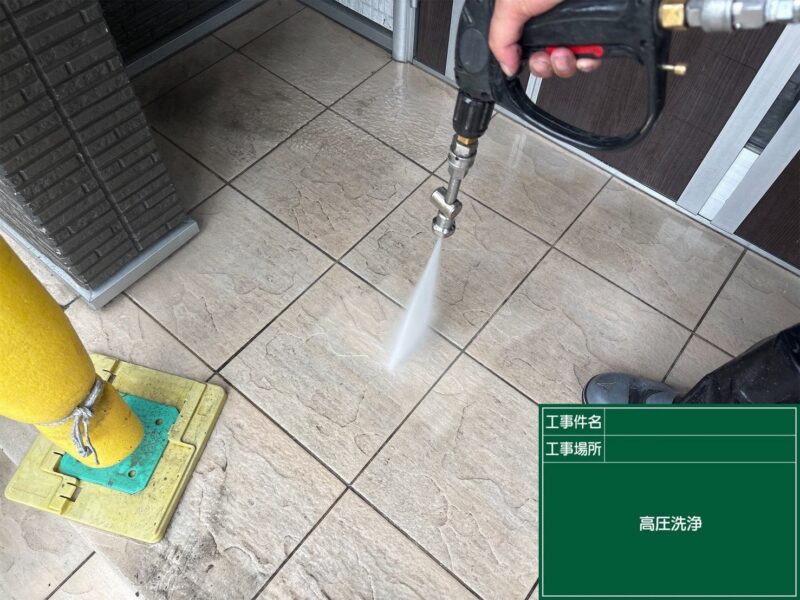 福岡県福岡市西区千里のT様邸で外壁の目地の傷みと屋根の色あせをきれいに整える塗装工事を行っています。2026年10月10日着工です。【HPより】