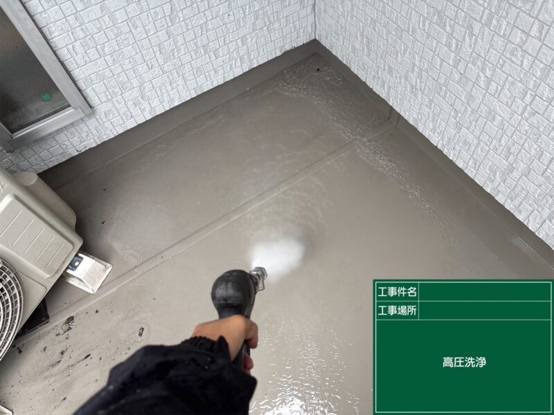 福岡県福岡市西区千里のT様邸で外壁の目地の傷みと屋根の色あせをきれいに整える塗装工事を行っています。2026年10月10日着工です。【HPより】