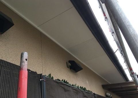 福岡県太宰府市高雄・Y様邸　軒天・漆喰塗装工事　6/7完成です。