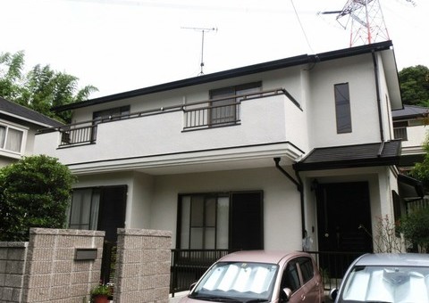 福岡県筑紫野市原田のN様邸で外壁の汚れと屋根の色あせを改善する外壁塗装と屋根塗装工事を行いました。6/26完成です。【ホームページより】