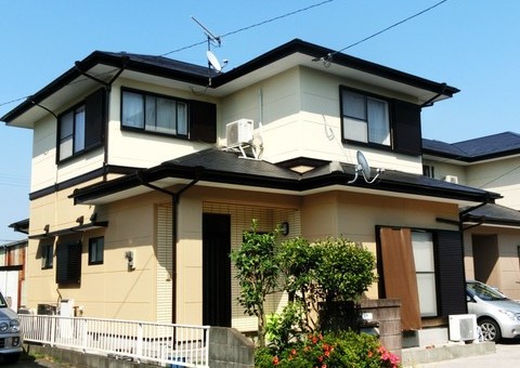 福岡県三井郡大刀洗町のS様邸で外壁のチョーキングや屋根の色褪せをしっかり補修する塗装工事を行いました。5/10完成です。【お客様からの紹介より】