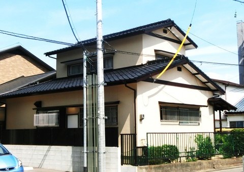 福岡県福岡市博多区板付のN様邸で外壁の色褪せと木部塗装の剥がれを直す外壁屋根塗装工事を行いました。7月25日完成です。【ホームページより】