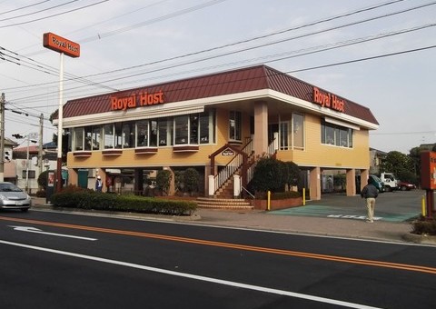福岡県北九州市戸畑区のロイヤルホスト戸畑店様で外壁と屋根の劣化を改善する外壁塗装と屋根塗装工事を行いました。12/7完成です。【ホームページより】