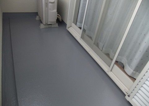 福岡県筑紫野市の住宅で劣化したベランダにFRP防水の補修工事を行いました。12/12完成です。【ホームページより】