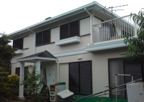 福岡県飯塚市大分のK様邸で外壁のチョーキング現象と屋根の塗膜劣化を改善する塗装工事を行いました。7月8日完成です。【HPより】