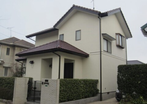 福岡県太宰府市大佐野のB様邸で色あせや塗膜劣化が見られる外壁と屋根をきれいに整える塗装工事を行いました。1月20日完成です。