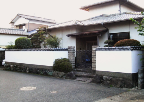 福岡県筑紫野市針摺南・M様邸　塀塗装工事　11/6完成です。
