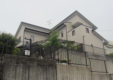福岡県大野城市つつじヶ丘のM様邸で外壁塗装・屋根塗装工事を行いました。4/27完成です。