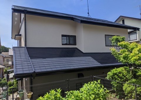 福岡県那珂川市恵子・S様邸の外壁と屋根をピュアピュアシリコンとスーパー遮熱サーモSIにて塗り替えました。5/14完成です。【ホームページより】